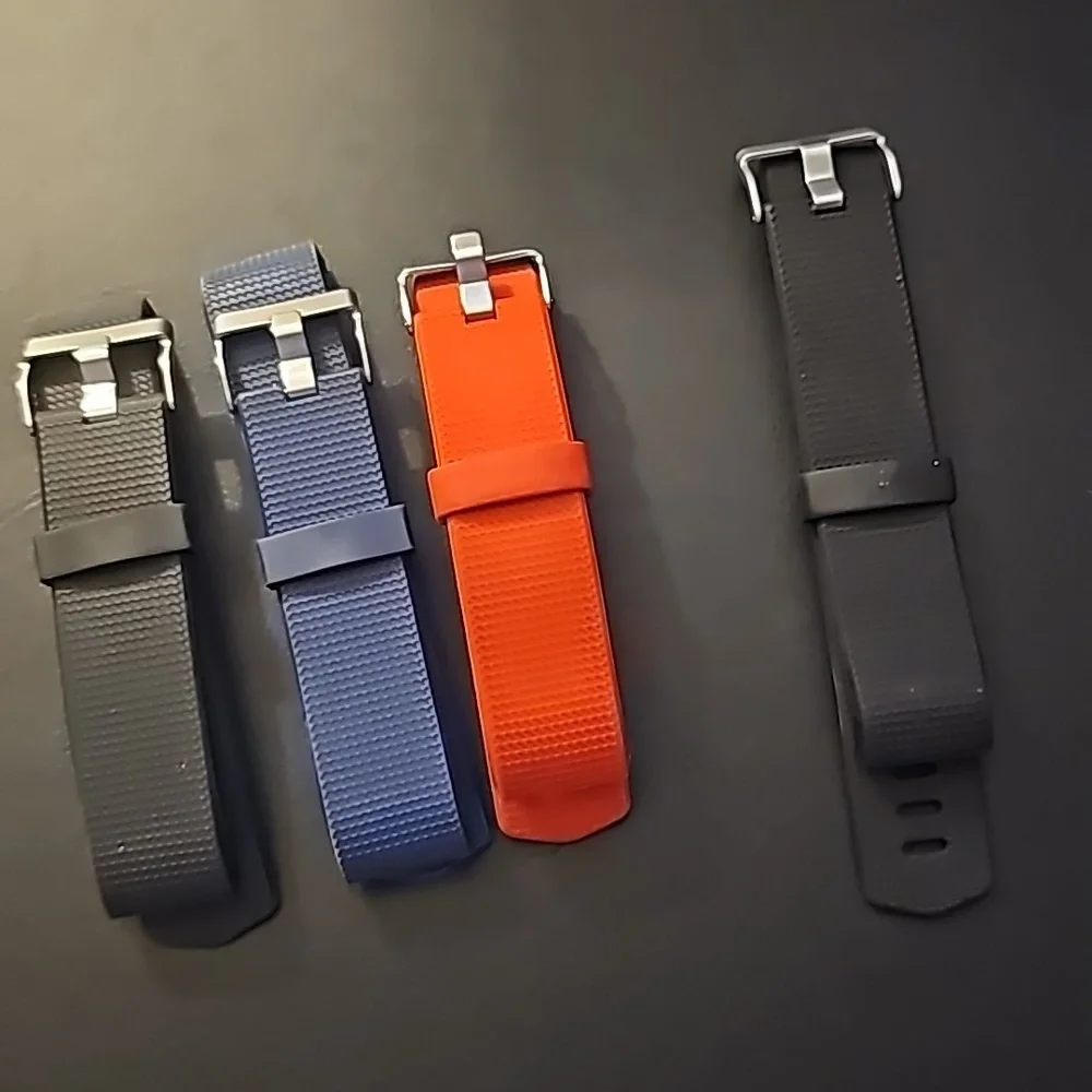 Fitbit w/screen protector ,charger & 3 Small bands and 1 Large band